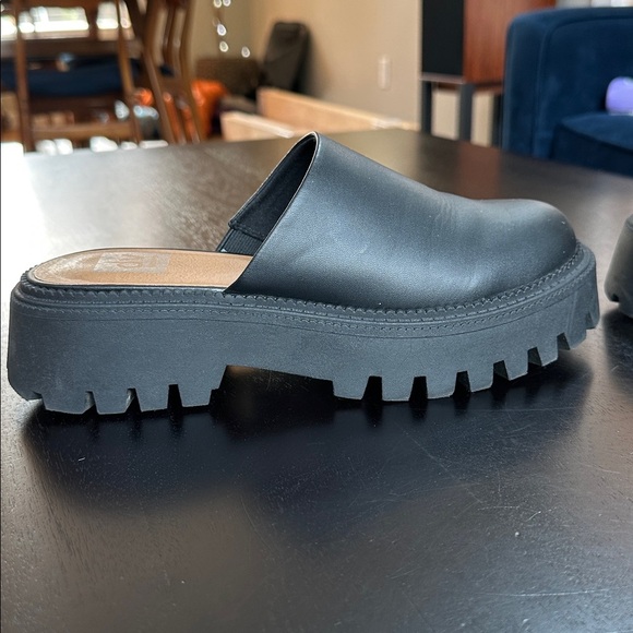 DV Dolce Vita Women's Slip On Lug “Lexy” Black Faux Leather Shoe - Picture 3 of 9